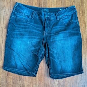 Silver Jeans | Suki Mid Bermuda Jean Shorts | 20